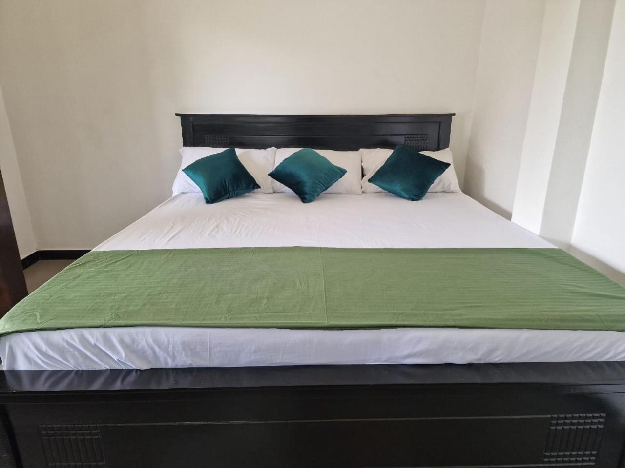 Javi Holiday Home ตรินโคมาลี ภายนอก รูปภาพ